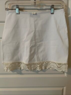 Nancy Ganz White Shaping  Half Slip with Cream Lace Trim